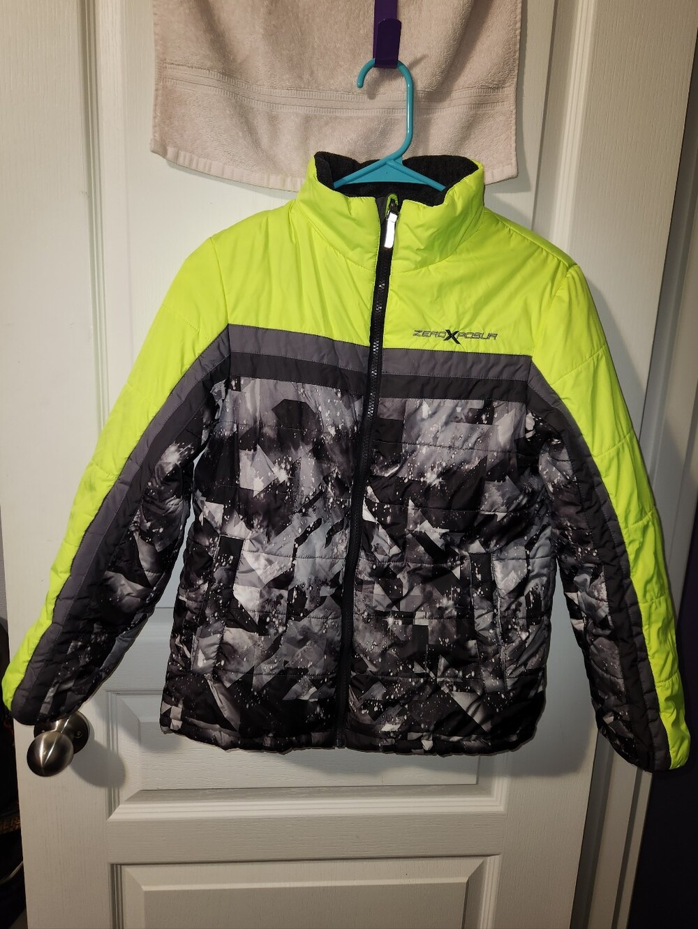 ZeroXposur Kids Neon Yellow & Gray/Black Geometric Puffer Jacket